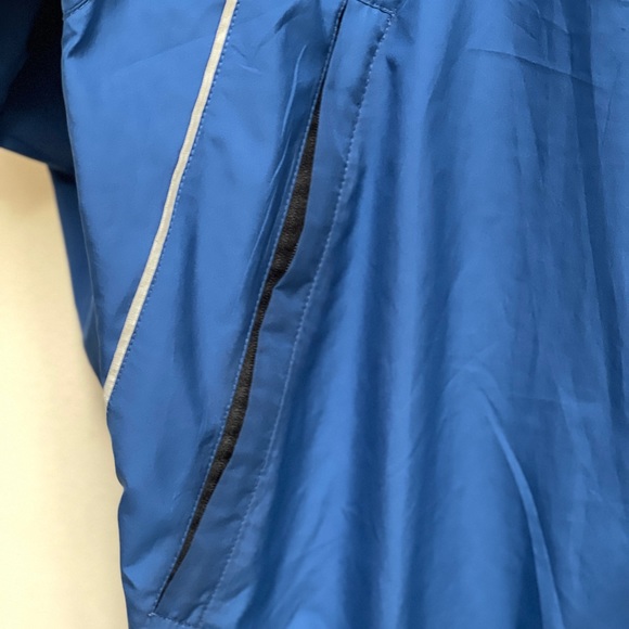 The North Face Light Windbreaker Jacket - Picture 4 of 9